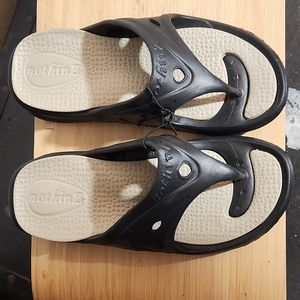 NOTHINZ Ladies 5-6 Jr3-4 Flip Flop Slippers Black